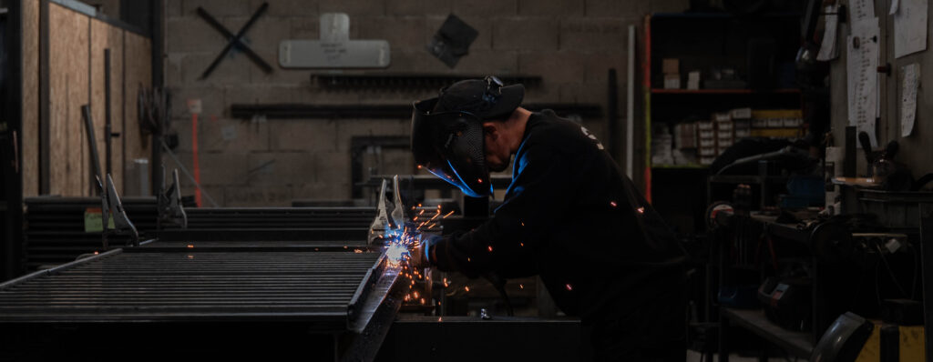 SMT-homme-qui-travaille