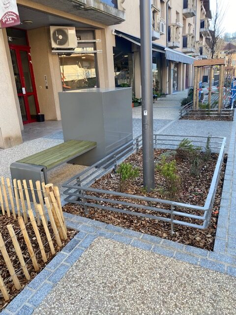 Mobilier urbain à Grenoble : la tôlerie sur mesure pour les pros